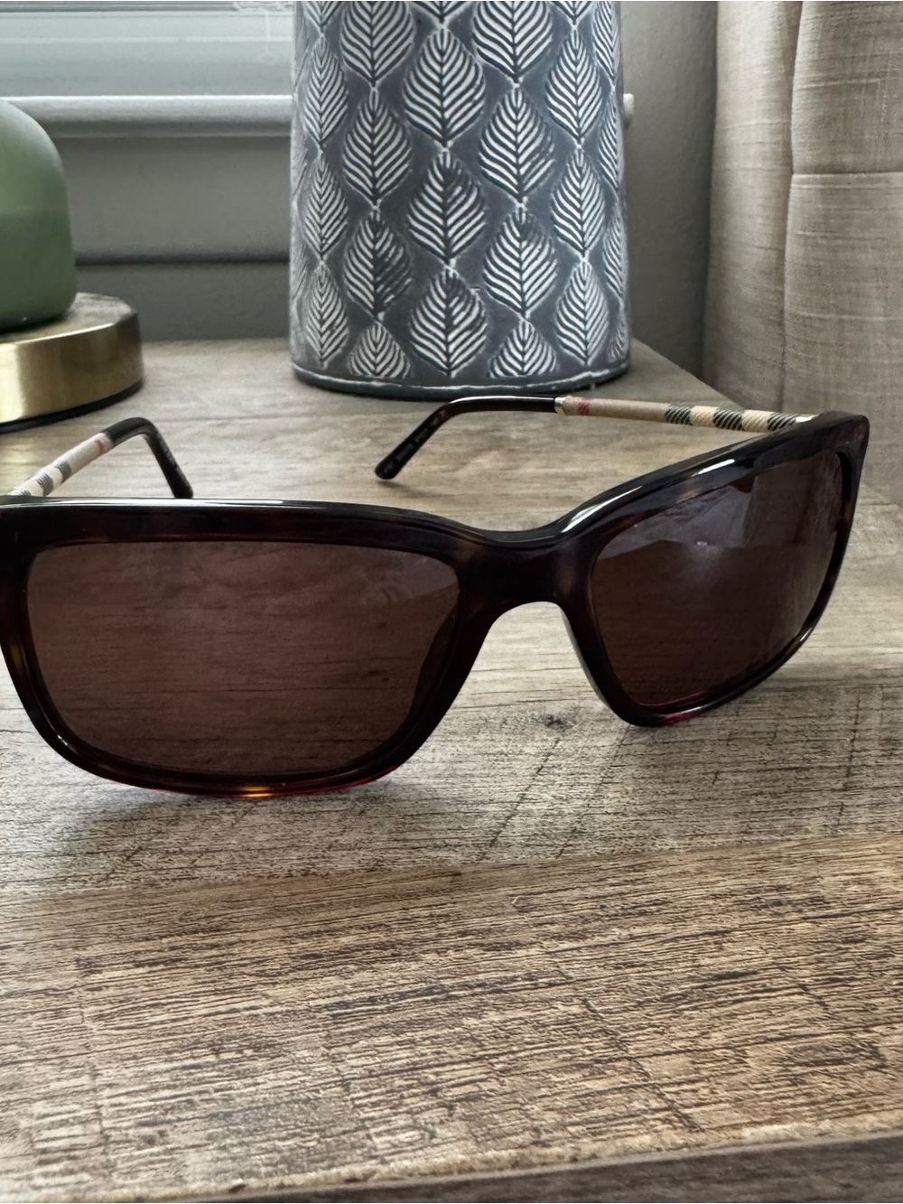 Burberry Brown Tortoiseshell Rectangular Sunglasses with Signature Check Arms
